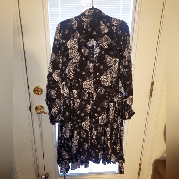 Torrid, floral trench coat - Picture 2 of 3
